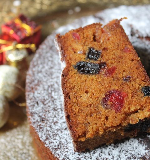 Resep Cake Buah Coklat, Manis Legit dengan Sentuhan Rhum dan Glasur Lemon