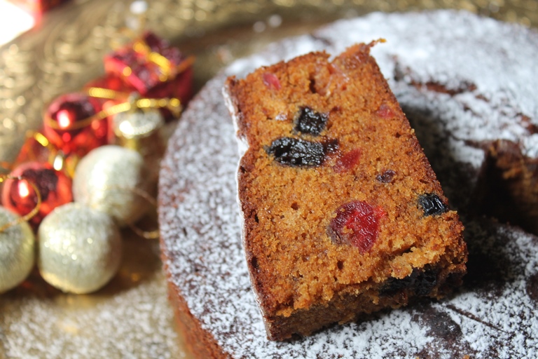 Resep Cake Buah Coklat, Manis Legit dengan Sentuhan Rhum dan Glasur Lemon